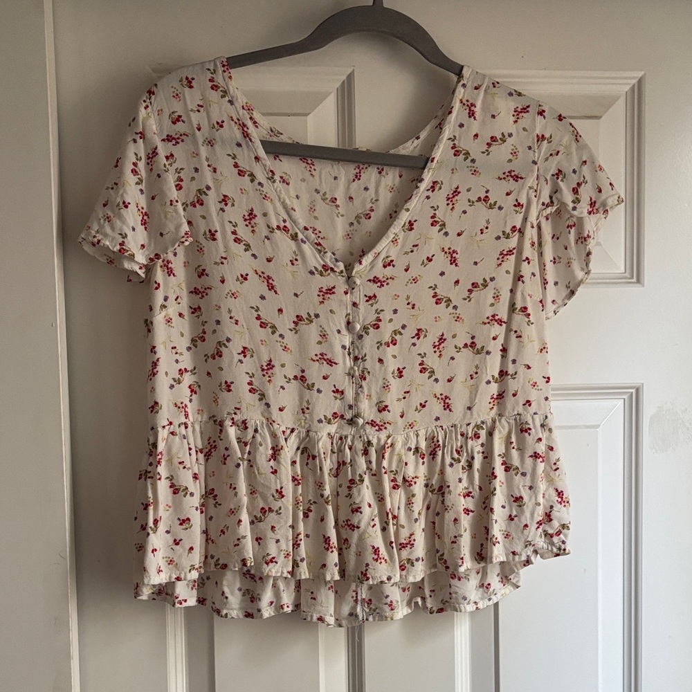 Chic Floral Button-Down Blouse